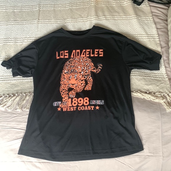 5/$20 💥 vintage style tiger screen print tee womens xs but very oversized MOM1 - Picture 1 of 5
